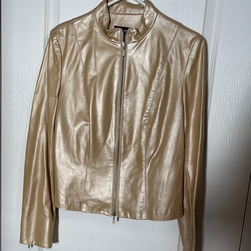Danier Cream Leather Jacket Fitted Silhouette Stand-up Collar